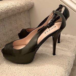 No box, right shoe has heat damage inside, outside is in excellent condition.